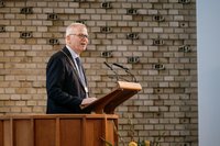 Brian Bech Nielsen på talerstolen i Aarhus Universitets aula
