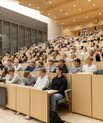 Gymnasielever i auditorium på Aarhus Universitet.