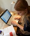 Studerende fra Aarhus Universitet kan nu få en medalje for deres flid. Universitetet har netop offentliggjort emnerne på tre prisopgaver, hvoraf de bedste præmieres med en guldmedalje. Foto: Colourbox
