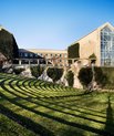 Aulaen set udefra fra Universitetsparken i Aarhus.