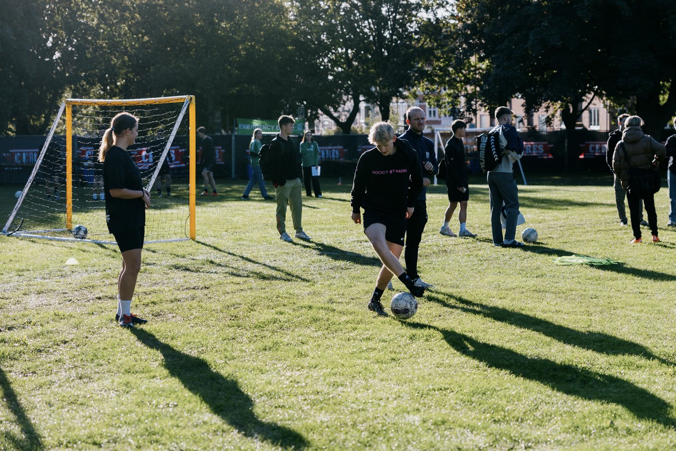 Fodboldturnering under Danmarks Største Fredagsbar og Idrætsdag 2024. 