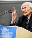 Zygmunt Bauman fremhævede blandt andet AU-teologen K.E. Løgstrups etik som meget betydningsfuld for sin egen tænkning.
