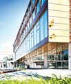 Den nye S-bygning giver flere grupperum, bedre undervisningslokaler og mere plads til at mødes på Fuglesangs Allé. Både Studenterlaugets Kristian Deleuran og prodekan for uddannelse på BSS Peder Østergaard er meget begejstrede