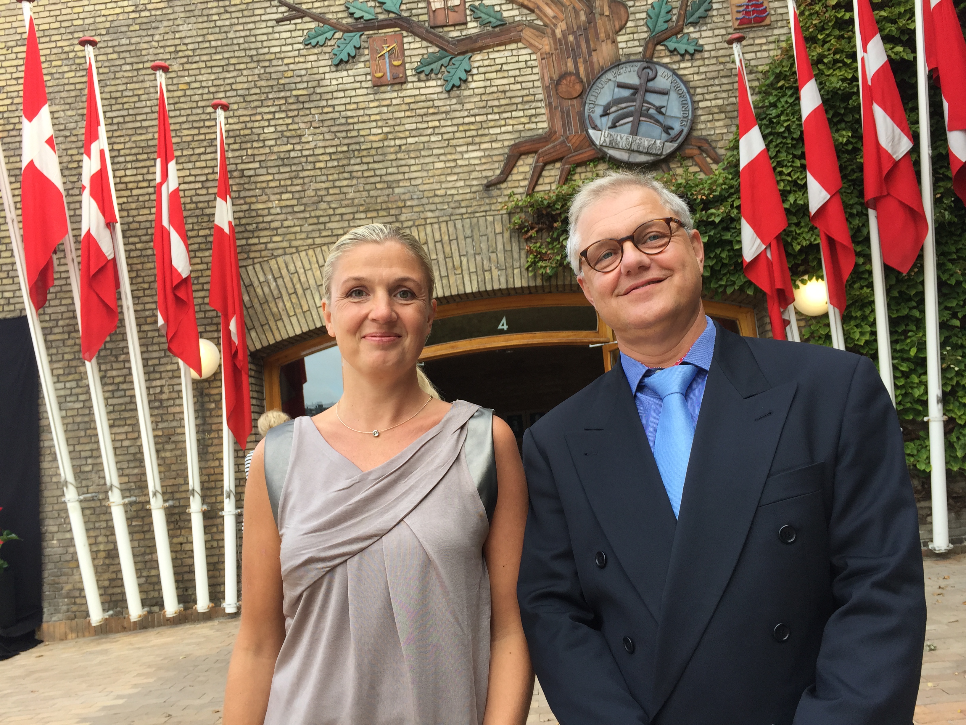 Kristina Risom Jespersen og Lars Østergaard på vej til festen i Aulaen på Aarhus Universitet.